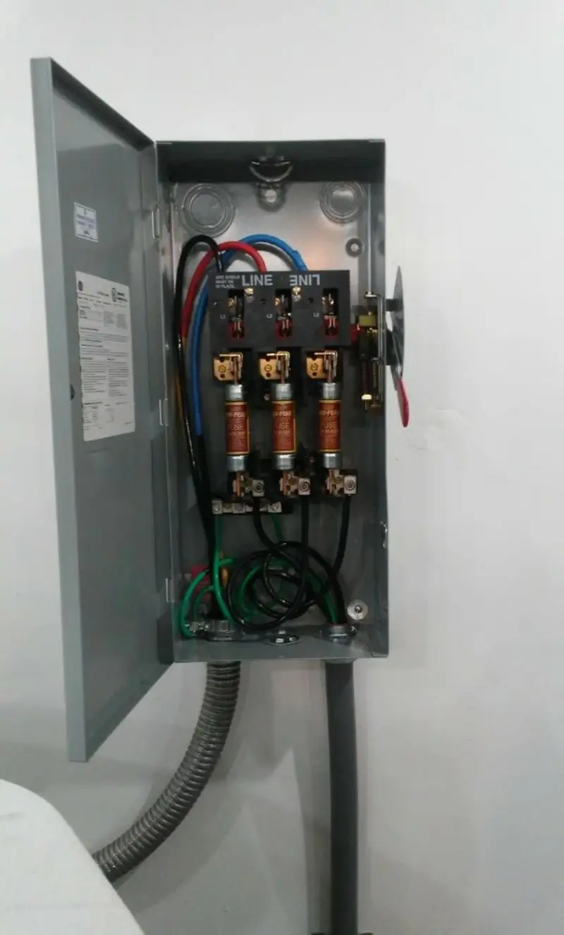 Three-phase disconnect switch installed for Smoke Detector Installation in Midwest City